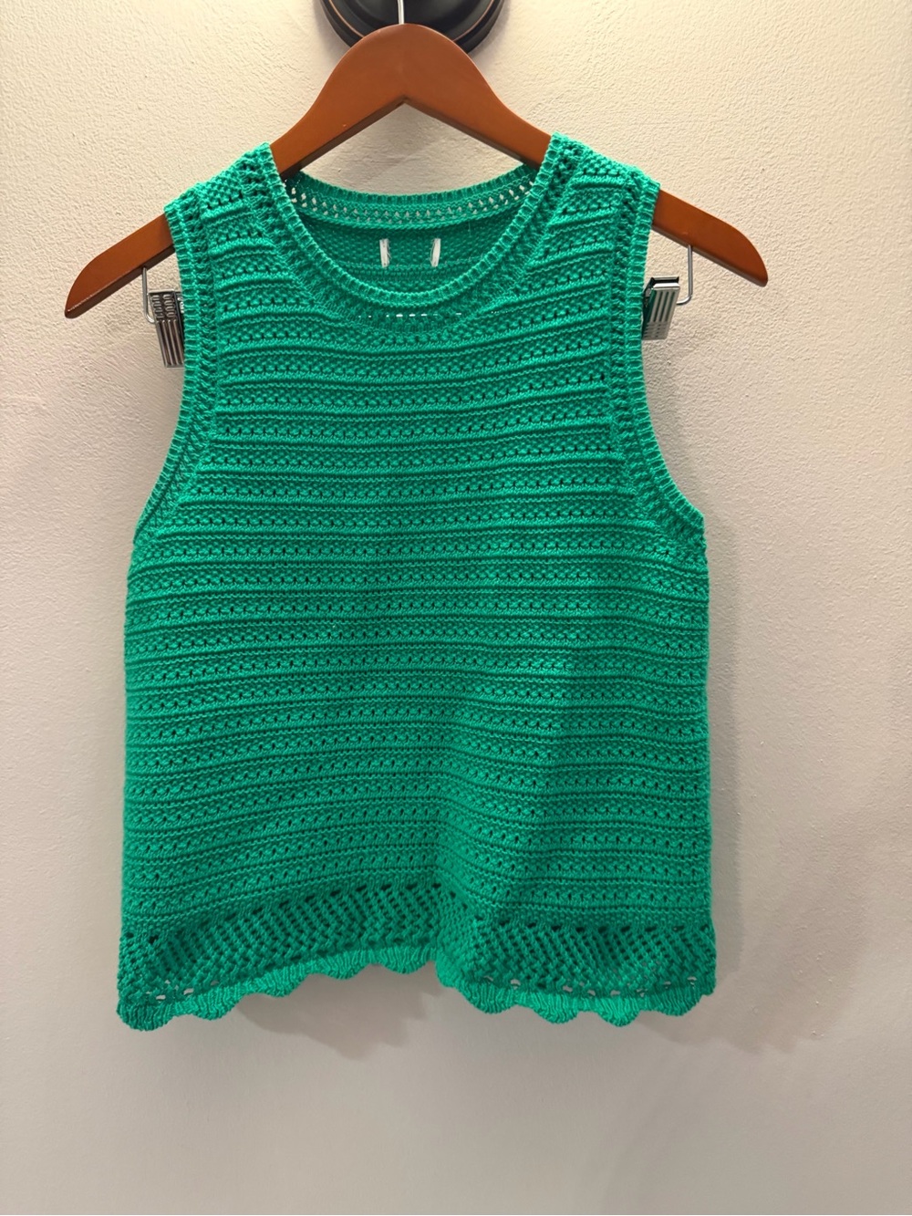 Bright Green Crochet Knit Sleeveless Top Scalloped Hem xs/s